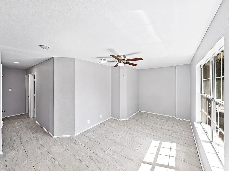4902 Crestwood Hill Dr — Photo 28