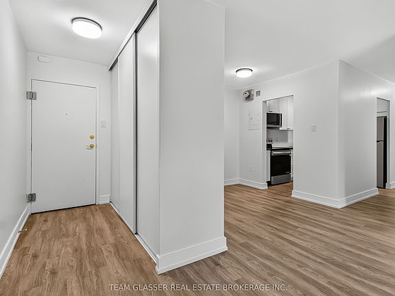 3rd image of 735 Wonderland Rd S #302