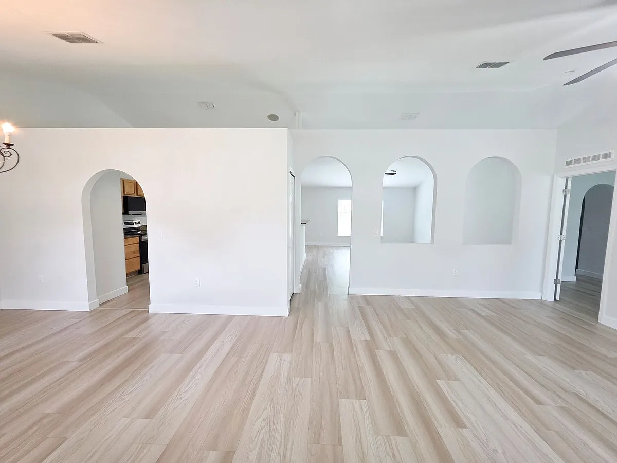 Building Photo - 5230 Compass Pointe Cir