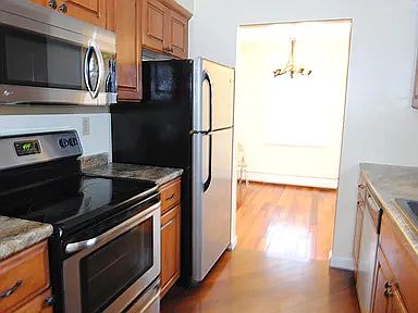 3rd image of 4 Stillwater Dr