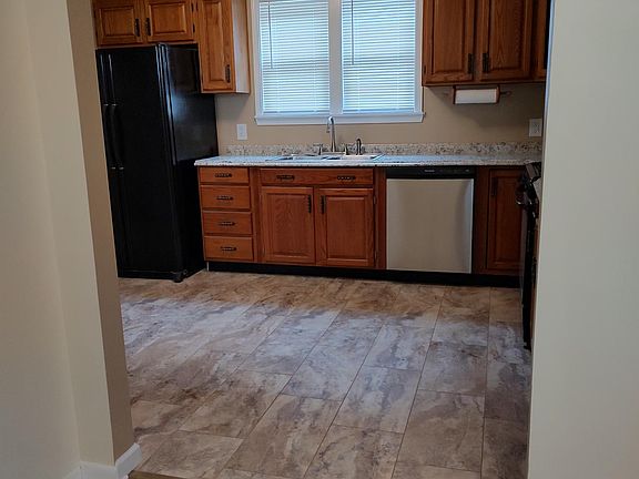 4th image of 241 Fenton St #1