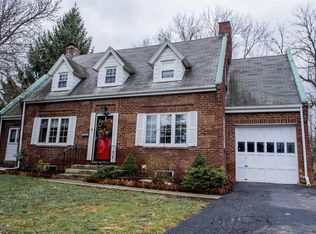 14 Point View Dr, East Greenbush, NY 12061