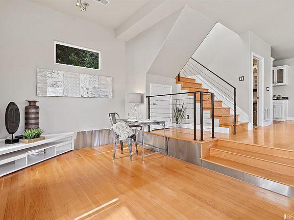 2nd image of 40 Chenery St