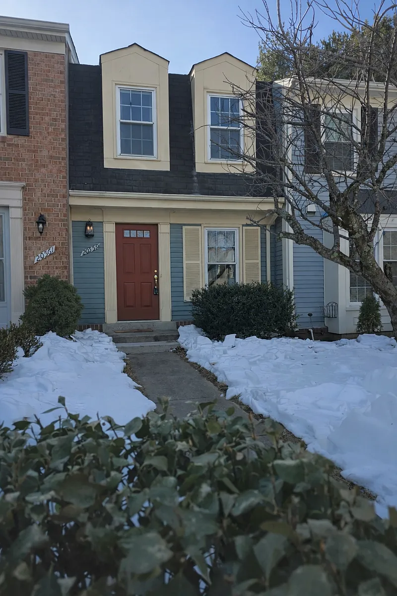Photo 1 of 21 - 20559 Strath Haven Dr - Gaithersburg, MD Primary Photo - 20559 Strath Haven Dr