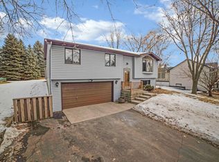 1465 Bender Rd, Chaska, MN 55318