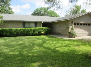 112 Larkspur Dr, Uvalde, TX 78801