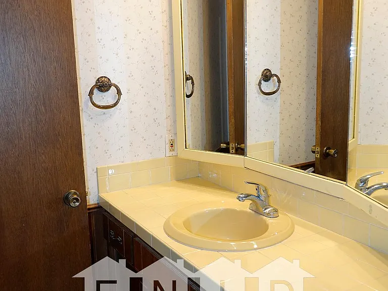 2117 Camelot Dr — Photo 19