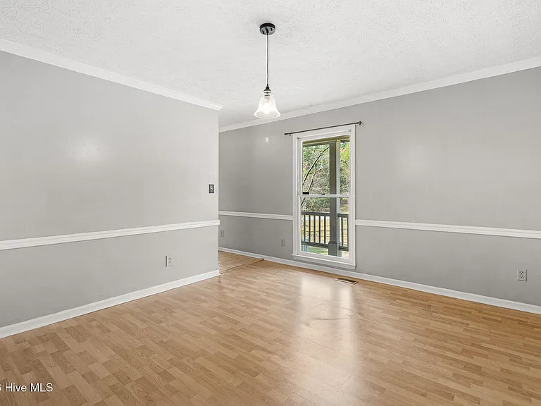 7666 Wilkins Dr — Photo 8