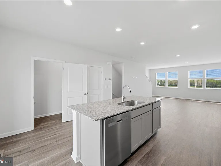 122 Bowers St — Photo 19