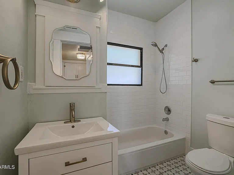 1005 E Moreland St — Photo 18