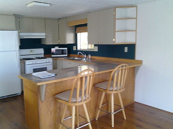 4th image of 185 Vega St
