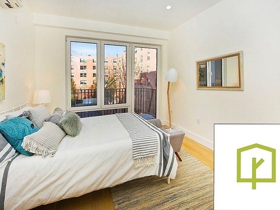 2nd image of 961 Willoughby Ave #333