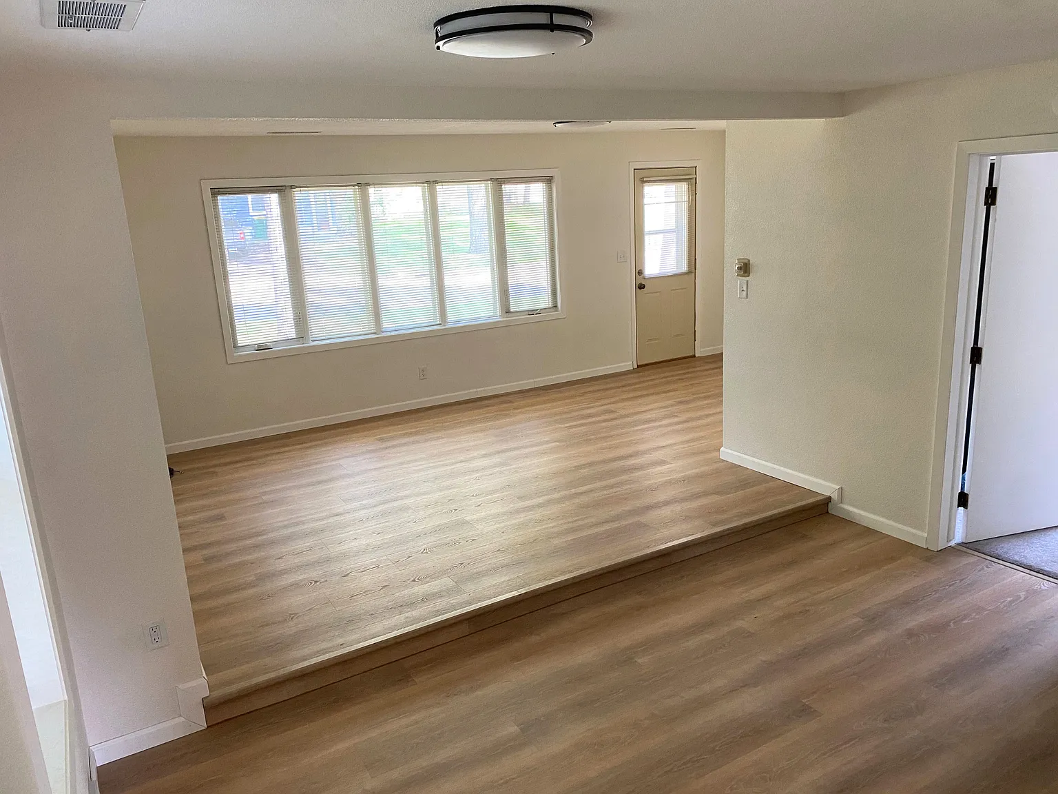 3 bed, 1440 sqft, $2,100 — Photo 4