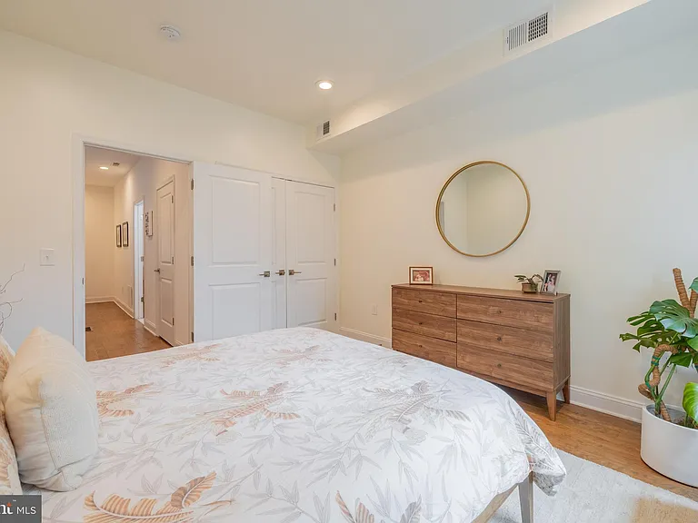2317 E Letterly St — Photo 12