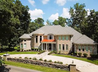 503 Country Club Dr, Ashland, KY 41101