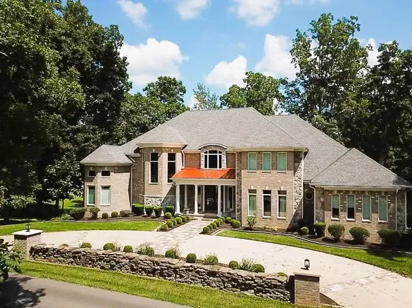 503 Country Club Dr, Ashland, KY 41101