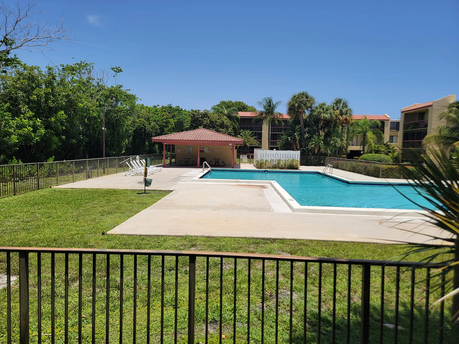 2 bed, 2.5 bath, 1070 sqft, $2,100 — Photo 2