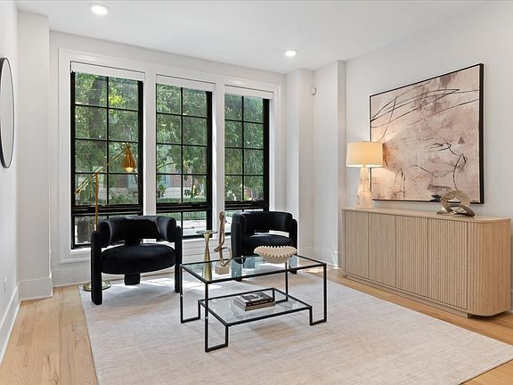 2nd image of 1454 W Diversey Pkwy #1