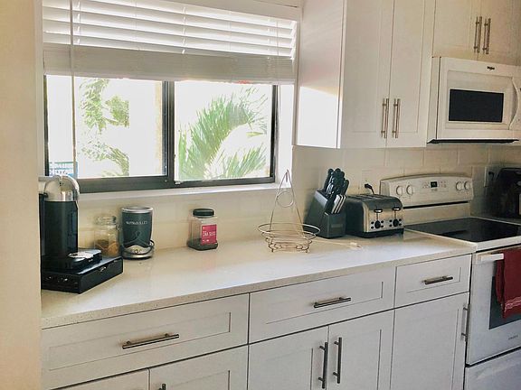 Modern and minimalist - Renovated Kitchen with new appliances