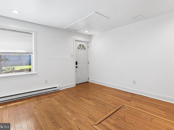 4th image of 8 Bristow Pl