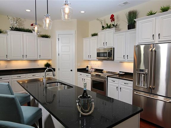 3rd image of 15 Lavender Cir
