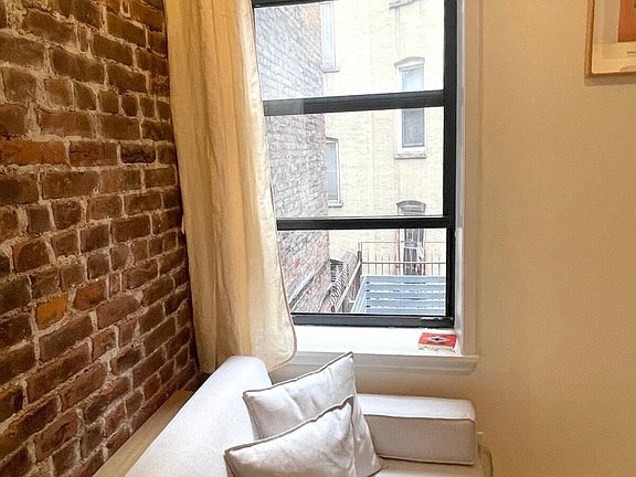 3rd image of 21 Catherine St APT 2B