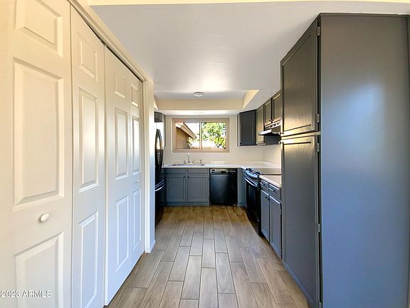 5th image of 2263 E FLOSSMOOR Circle