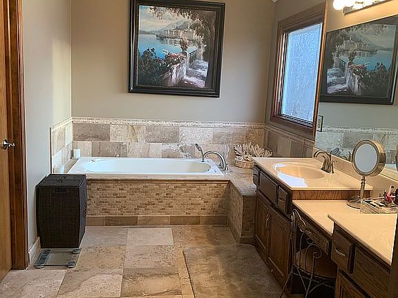 5th image of 4404 N 136th St