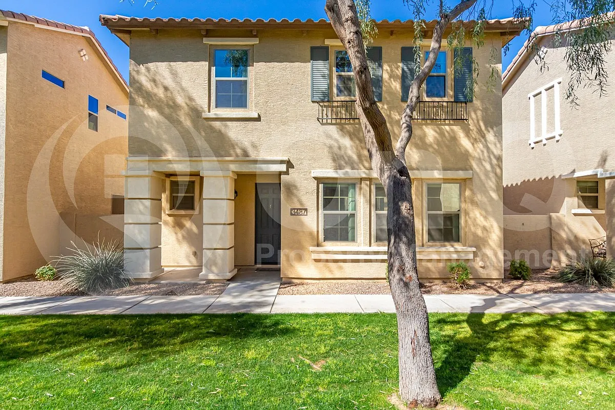 3 bed, 2.5 bath, 2105 sqft, $2,349 — Photo 4