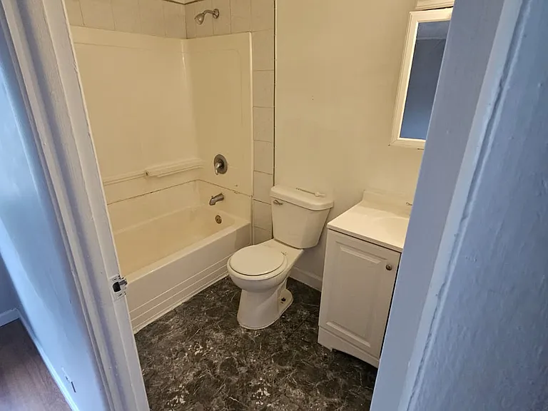 1117 Court G — Photo 11