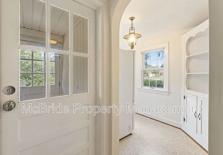 1835 Kissingbower Rd — Photo 15