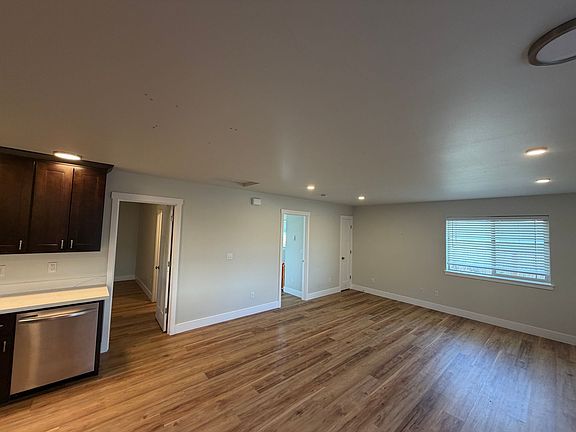 4th image of 3637 S Ainsworth Ave Unit B