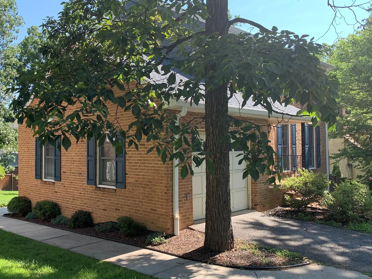 3 bed, 2.5 bath, 2000 sqft, $3,000 — Photo 2