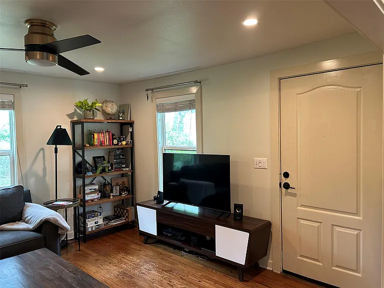 1137 Poquito St — Photo 3