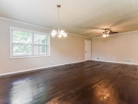 4th image of 391 Rock Meadow Dr