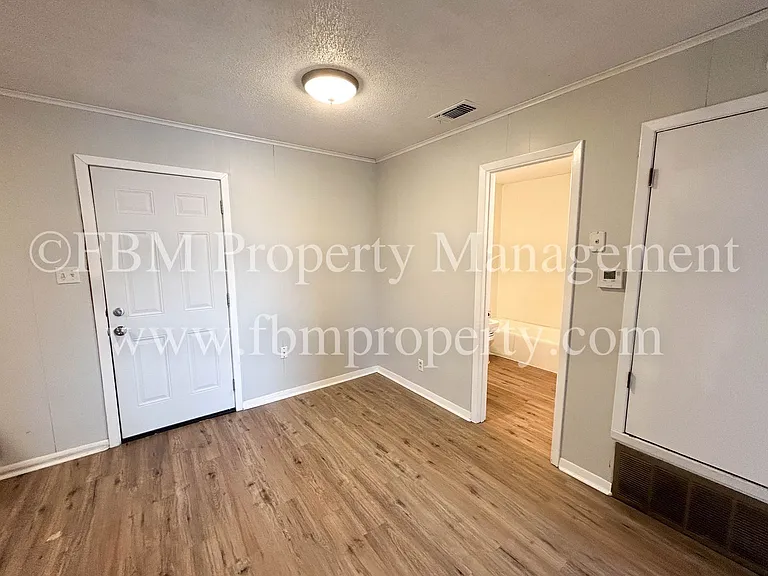 330 W College St #8 — Photo 23