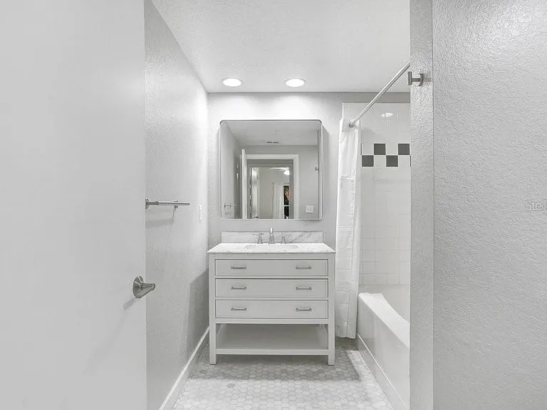 2440 W Horatio St #1012 — Photo 21