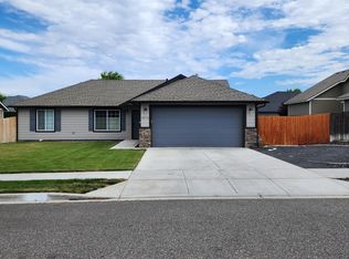 8870 W Bruneau Pl, Kennewick, WA 99336