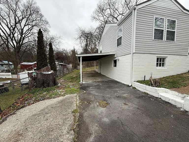 456 Warren St — Photo 3