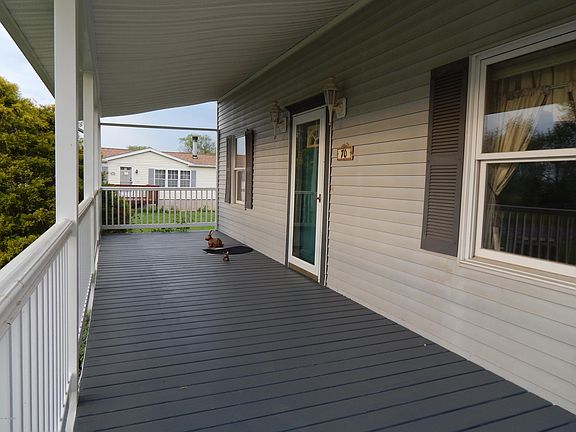 3rd image of 70 Springlake Crst