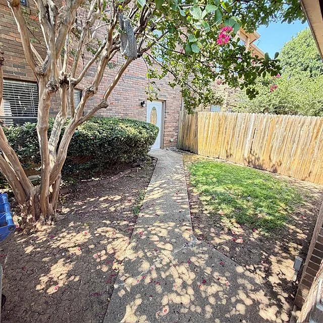 708 Champion Court — Photo 2
