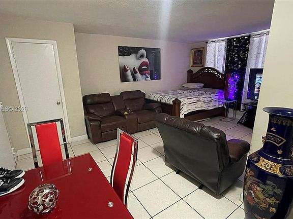 4th image of 1805 W 56th St APT 113