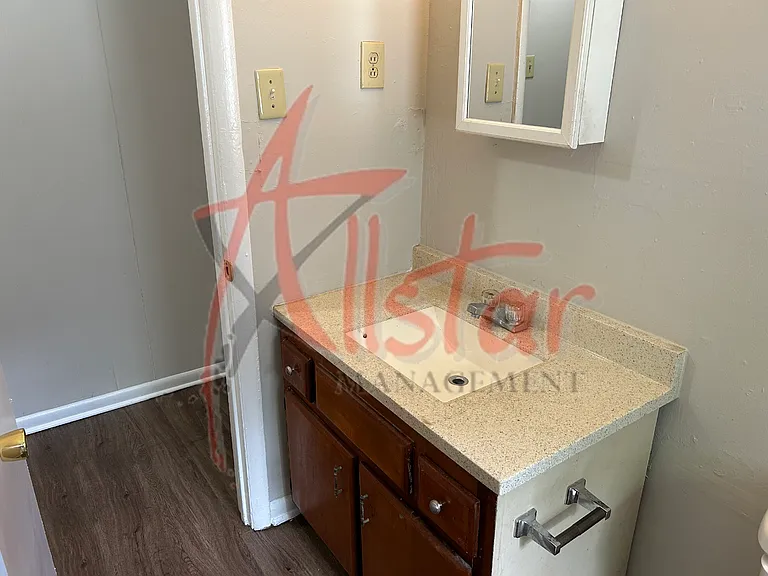 2336 Norman Ave — Photo 10