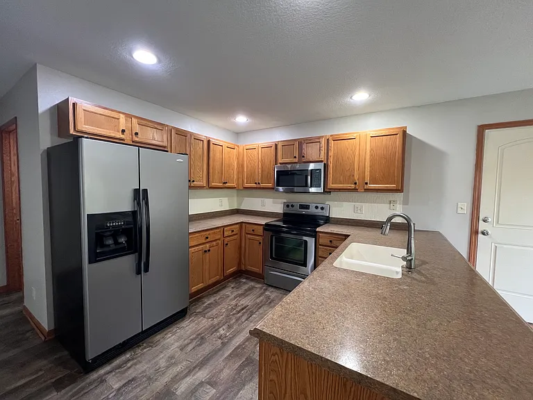 480 SE Waco Pl — Photo 9
