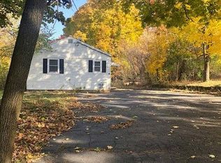 15 Sunset Rd, Rensselaer, NY 12144