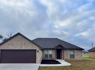 306 W 4th St, Duke, OK 73532