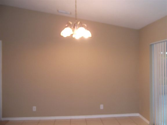 5th image of 125 NW Hibiscus St
