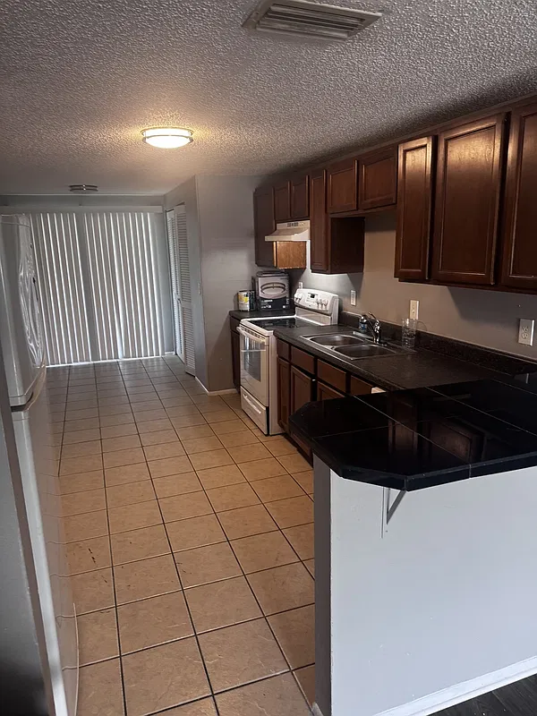 2 bed, 2.0 bath, 1000 sqft, $1,595 — Photo 3