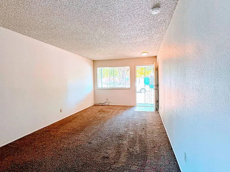 4136 Oberon Ave — Photo 7