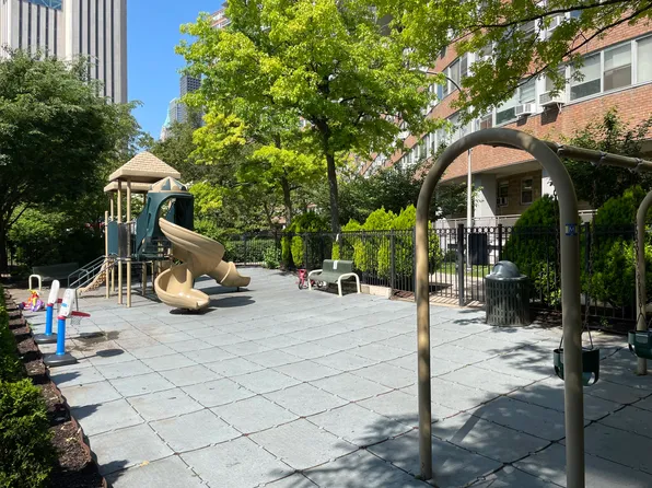 185 Park Row 10C image 16 of 17
